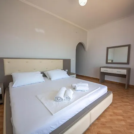 Πανσιόν Saranda Rooms 3*