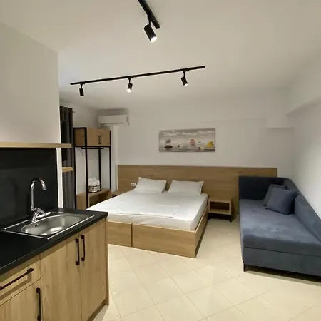 Saranda Rooms 招待所