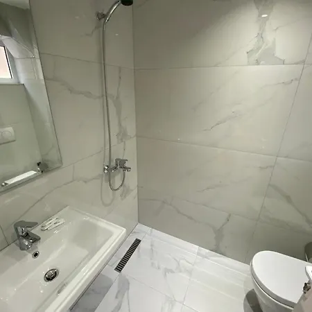 Pensjonat Saranda Rooms