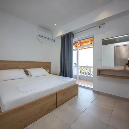 Saranda Rooms 3*