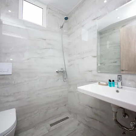Saranda Rooms 招待所 Sarandë