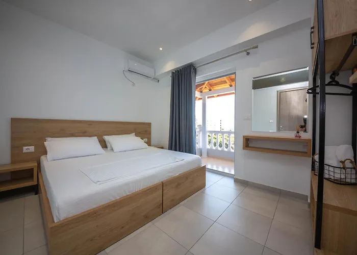 Saranda Rooms 3*