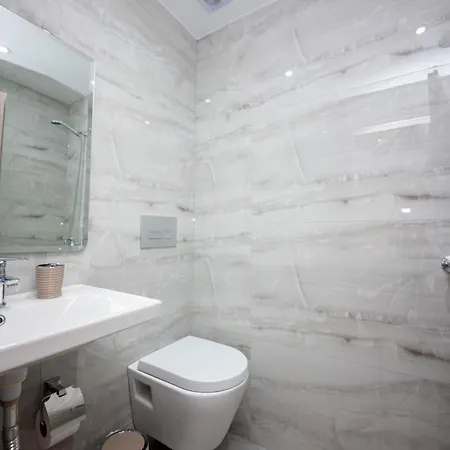 Saranda Rooms 3*